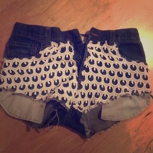 CUTE webbed LEVIS jean shorts! 😎🤩 Medium...29/32